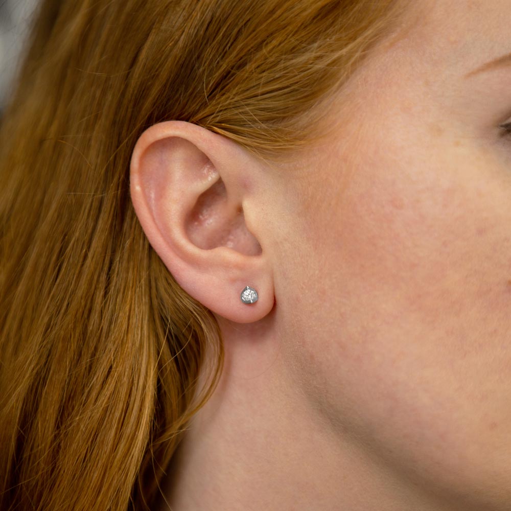 18ct White Gold Round Brilliant Cut Diamond Eclipse Stud Earrings