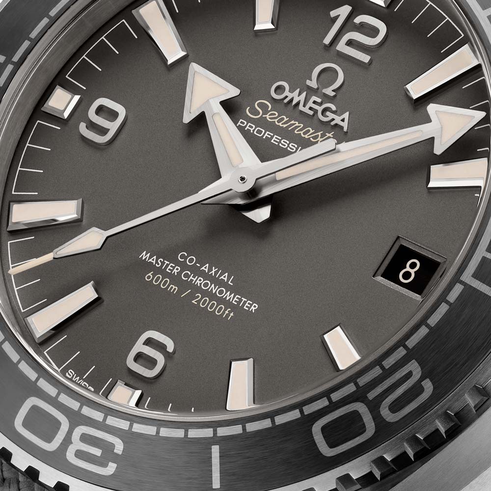 omega seamaster planet ocean 600m 43.5mm steel on rubber strap gents watch showing grey dial closeup