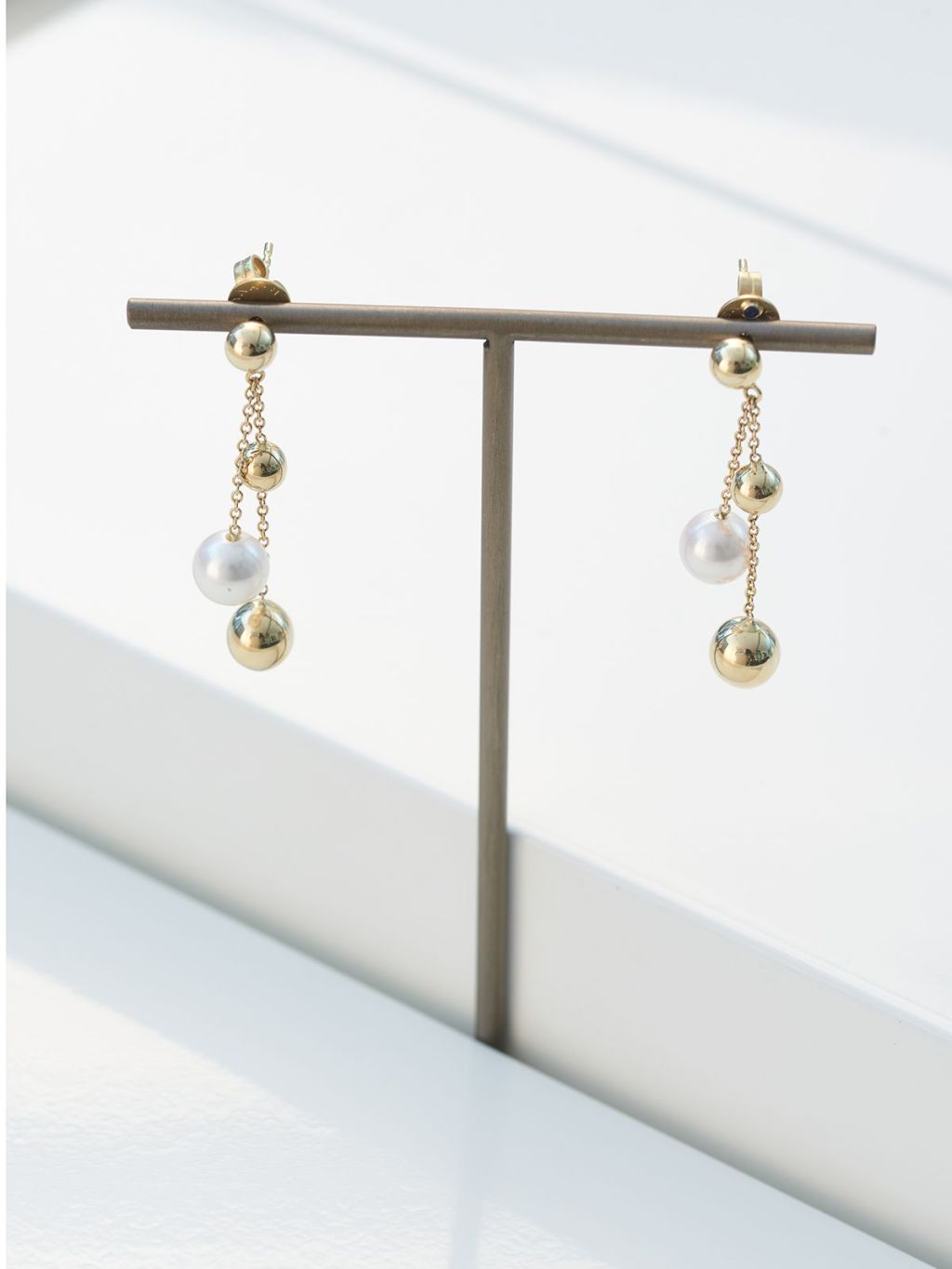 Yana Nesper Boules 18ct Yellow Gold Akoya Pearl And Gold Sphere Drop Earrings BO4