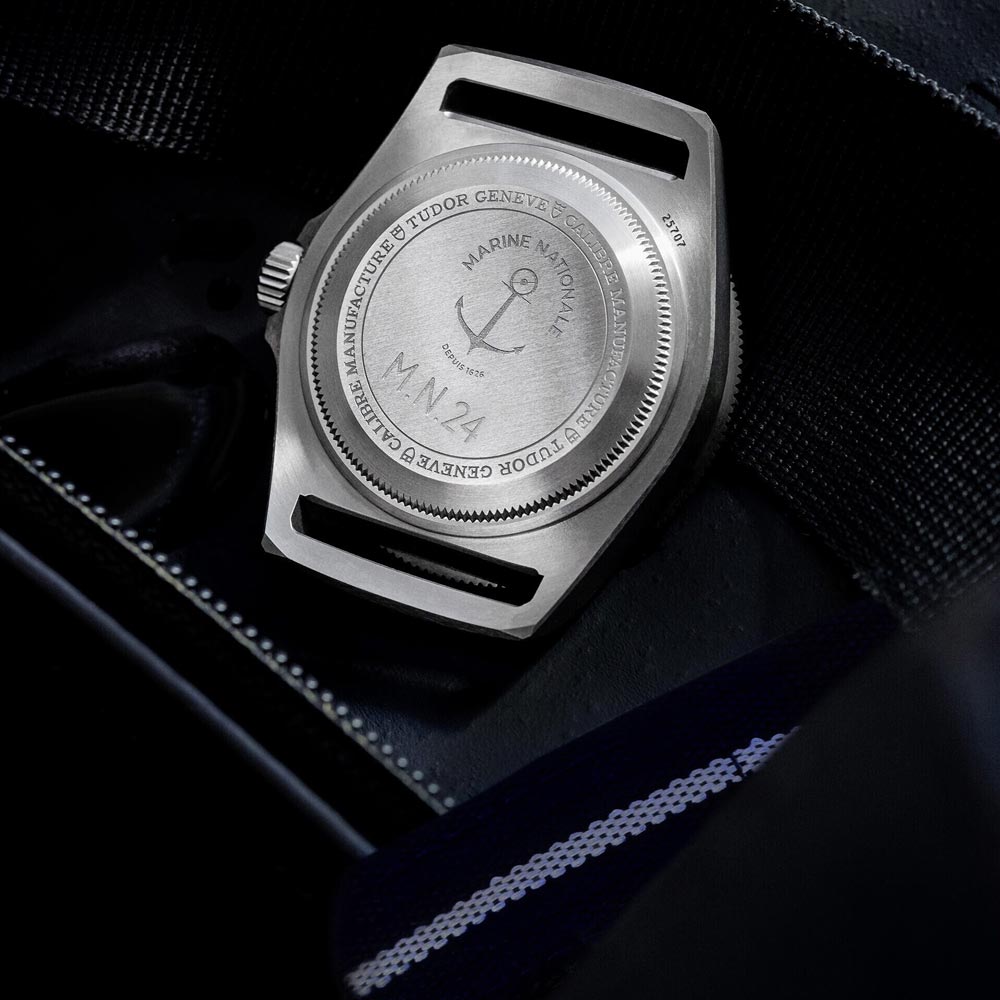 tudor pelagos fxd 42mm blue dial automatic titanium on fabric strap watch showing caseback