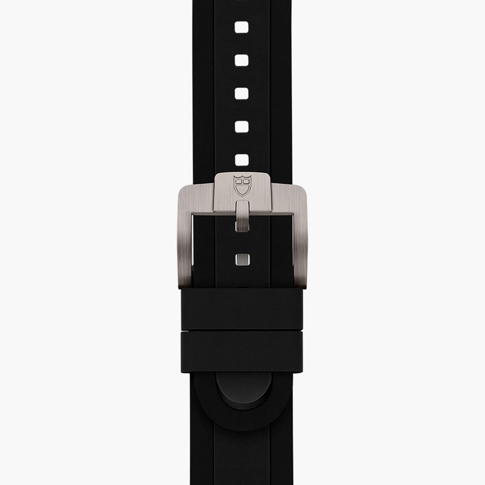 tudor pelagos 39 39mm black dial titanium on titanium bracelet automatic watch showing complimentary black rubber strap with tang buckle