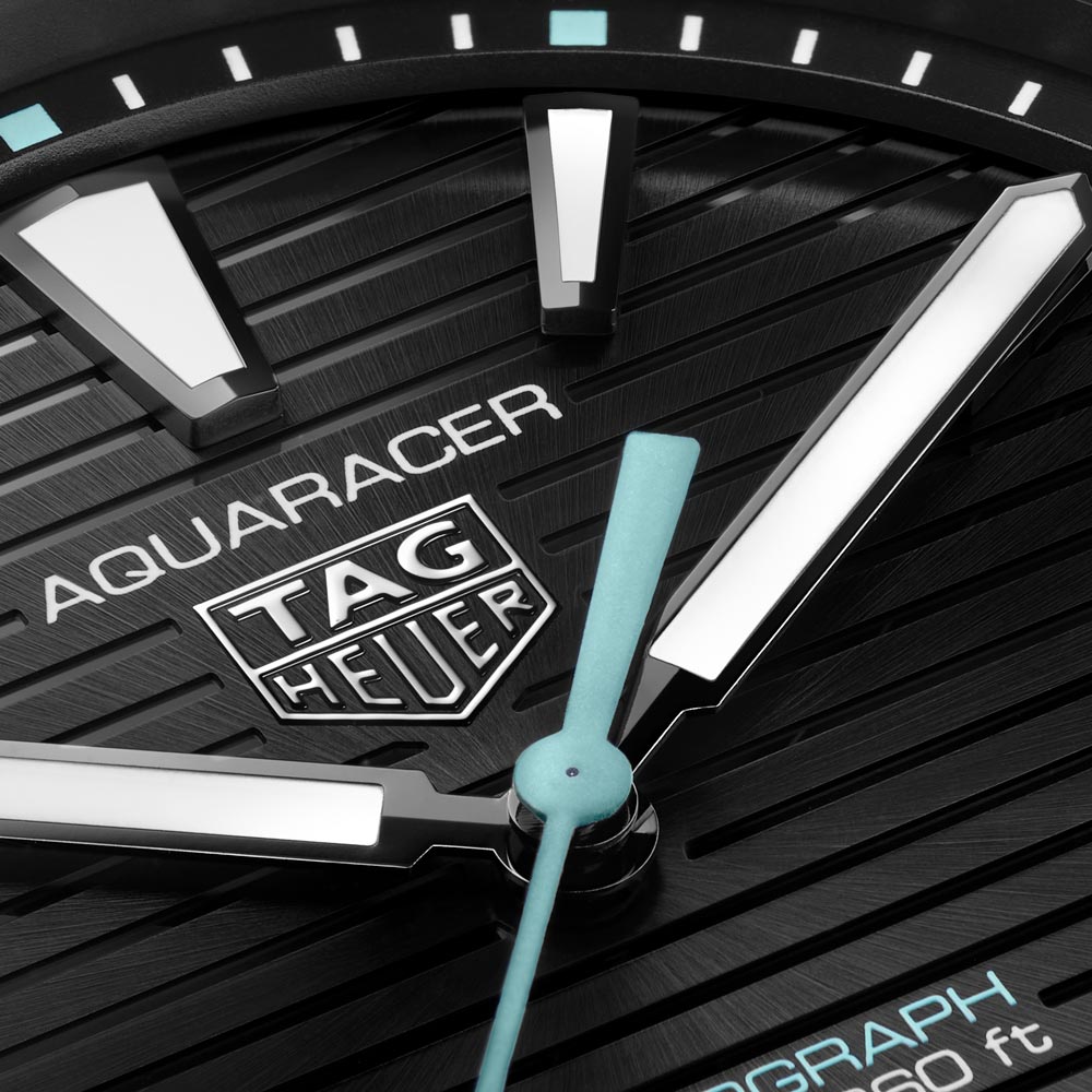 tag heuer aquaracer professional 200 solargraph black dial 40mm quartz gents watch dial close up
