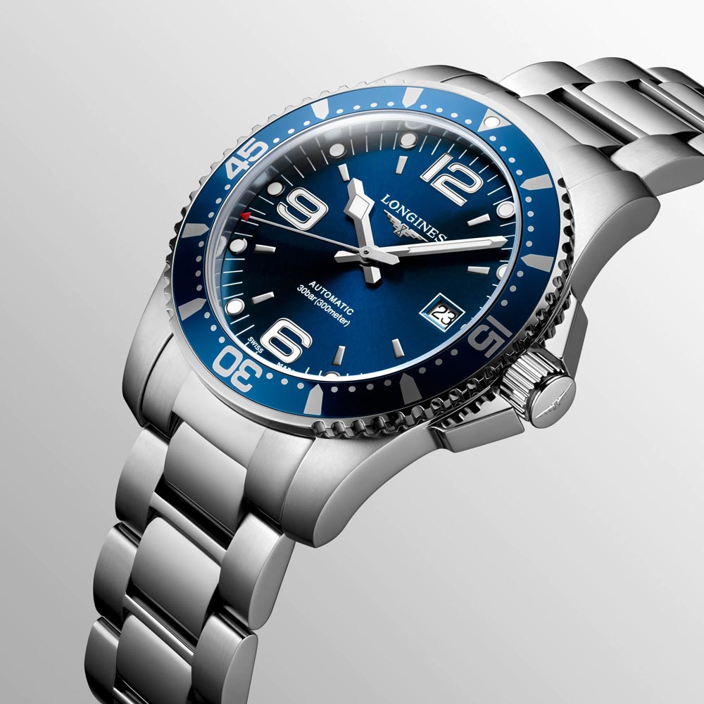 longines hydroconquest 41mm blue dial automatic gents watch dial close up