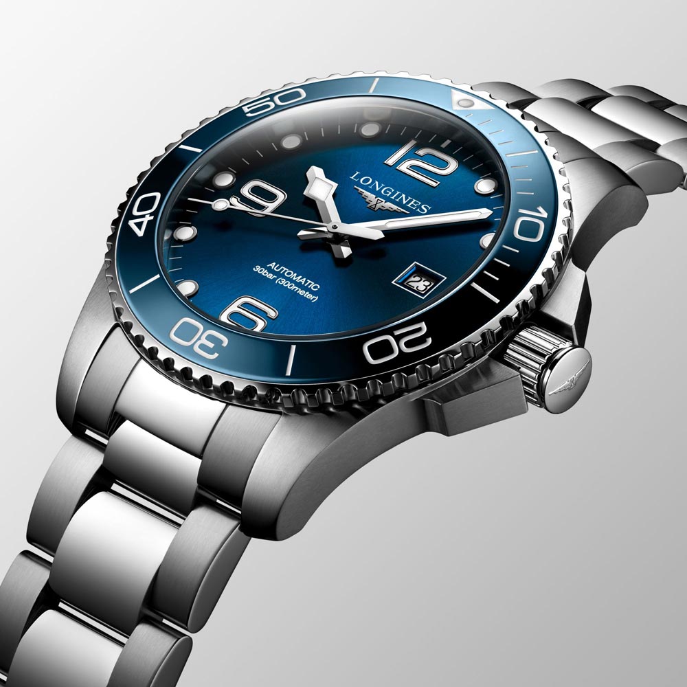 longines hydroconquest 43mm blue dial automatic gents watch dial close up