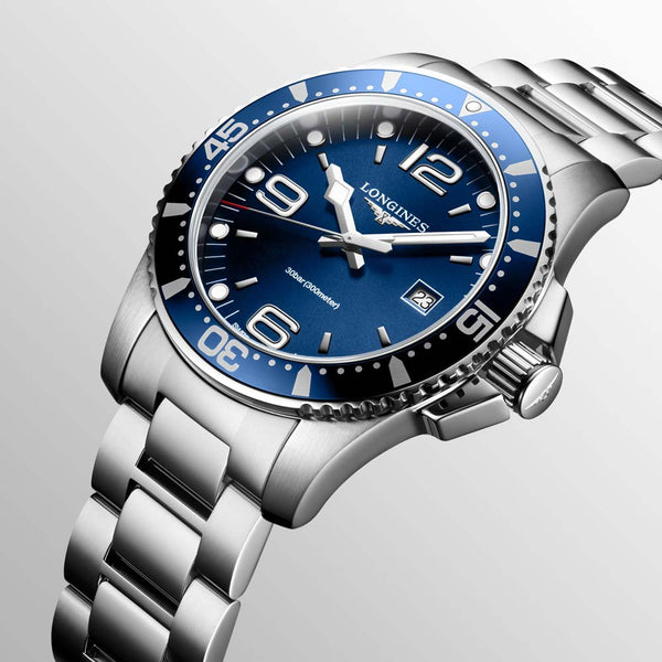 longines gents hydroconquest blue dial 44mm diving watch dial close up