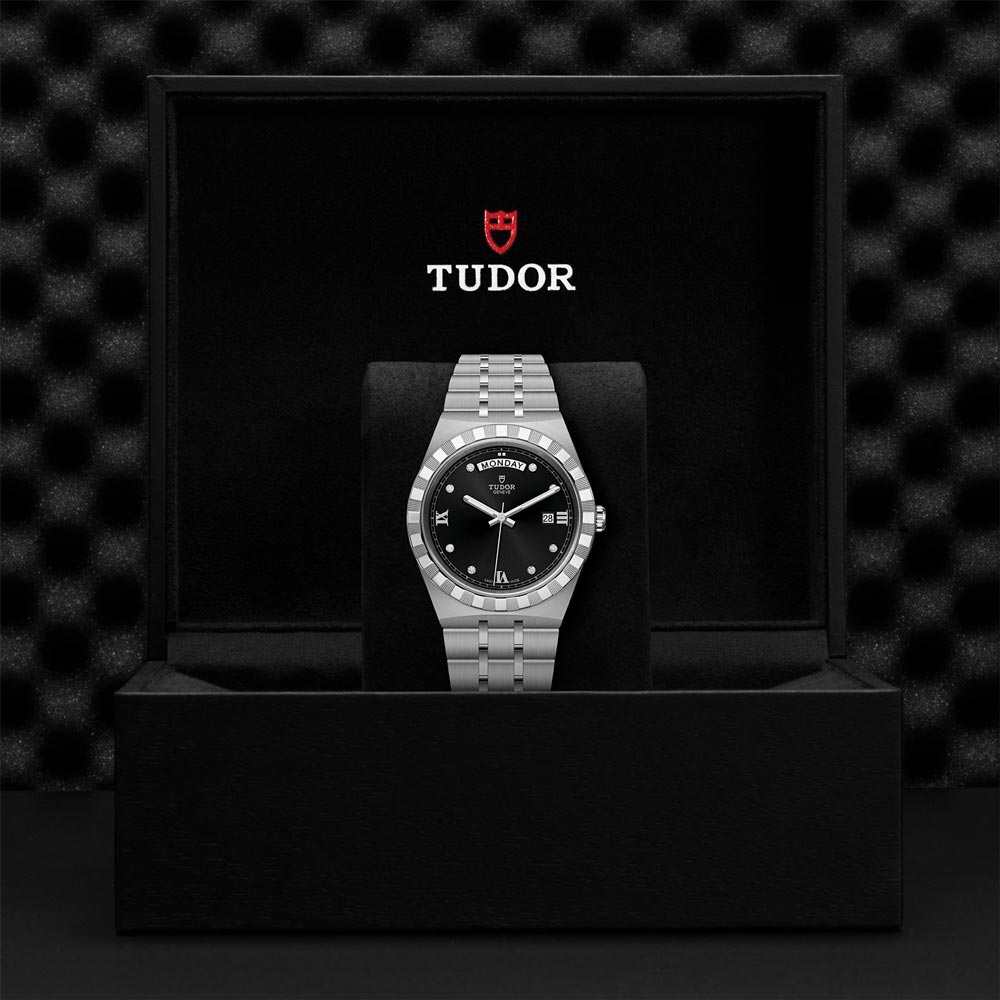 tudor royal 41mm black dial gents watch in presentation box
